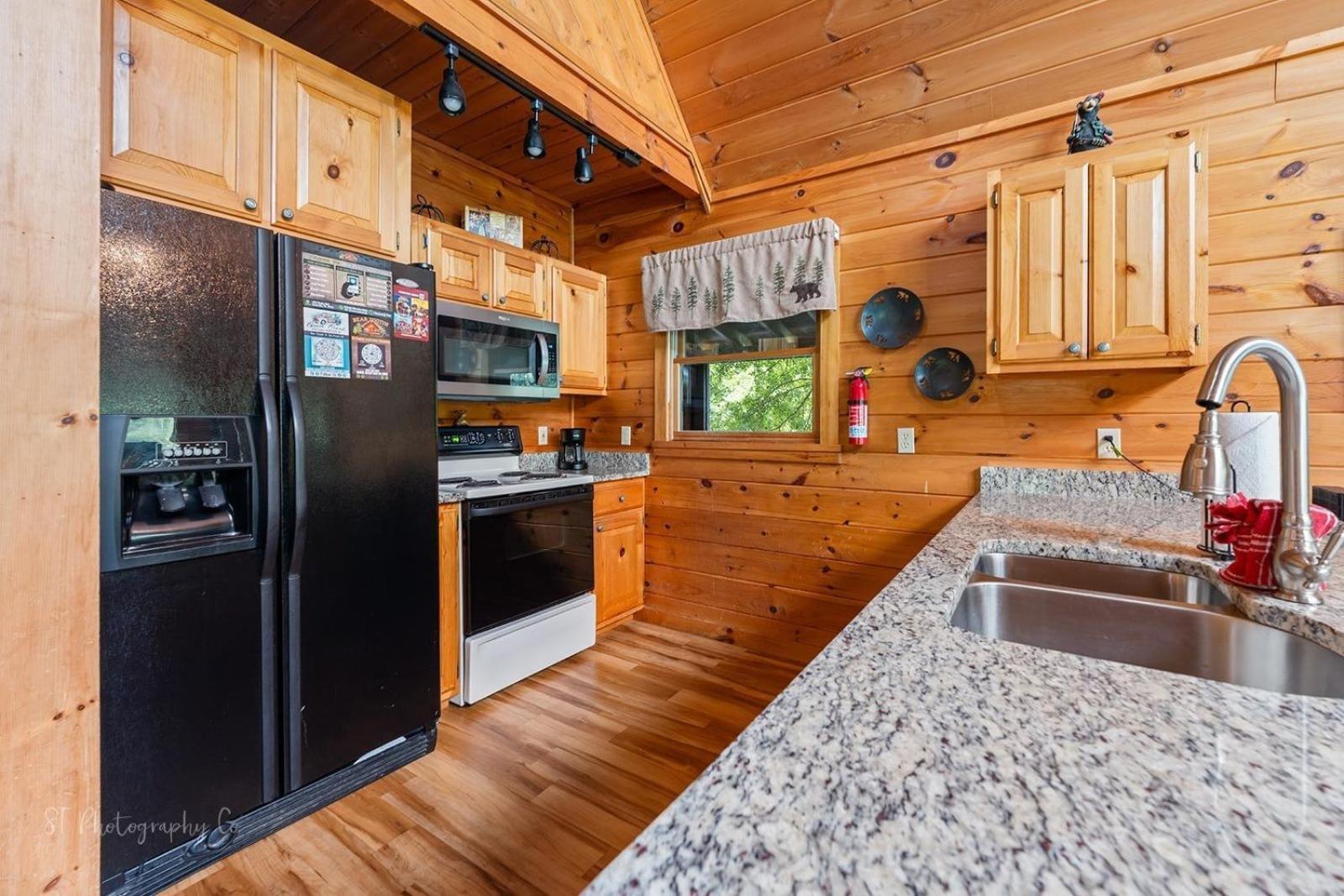 Hibernation Station Cabin 塞维尔维尔 外观 照片